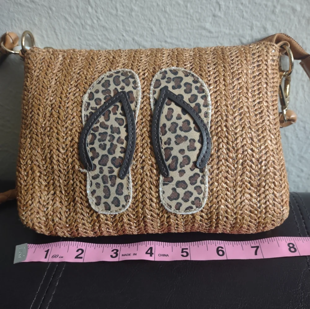 Sondra Roberts Squared Woven Straw Rafia Flip Flop Crossbody Bag - Picture 13 of 14